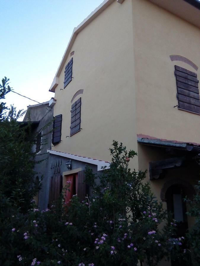 Carlo's Castellina Marittima